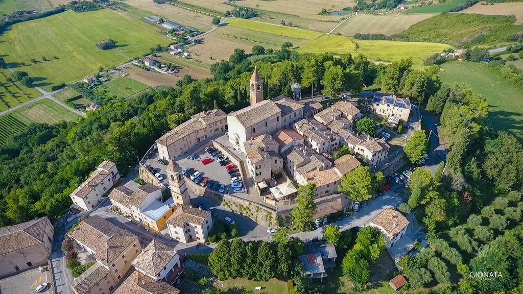 Albergo Diffuso Borgo Montemaggiore Монтемаджоре-аль-Метауро Экстерьер фото